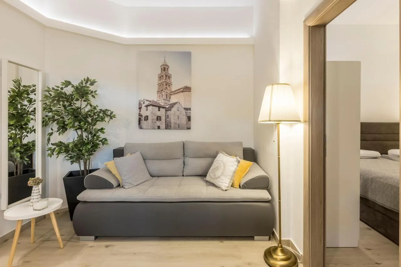 Palomia A Apartment Split