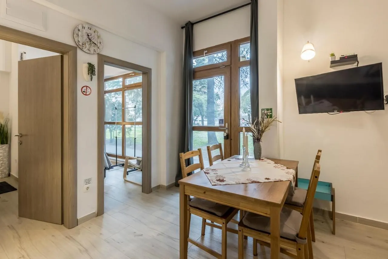 Palomia A Apartment Split