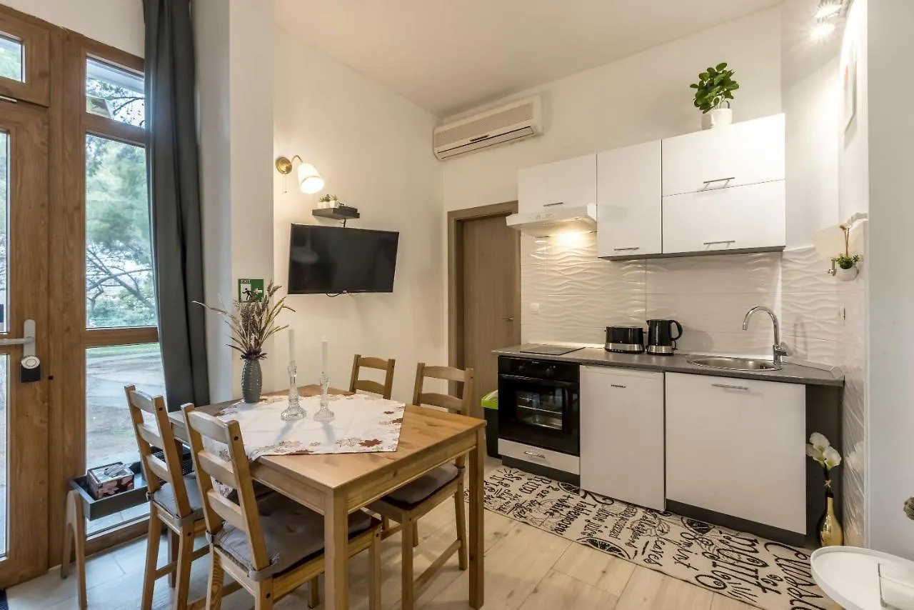 Palomia A Apartment Split