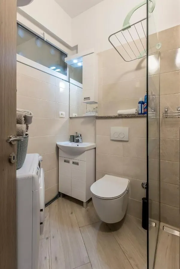 Palomia A Apartment Split